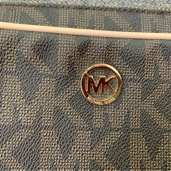 Michael Kors bag - Picture 3 of 9